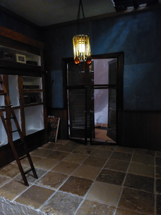 Studio, fast leer stehend Miniatur eines Studios eines Bildhauers für Zähne, Innenraum vor dem Einsatz der Möbel und weiteren Details