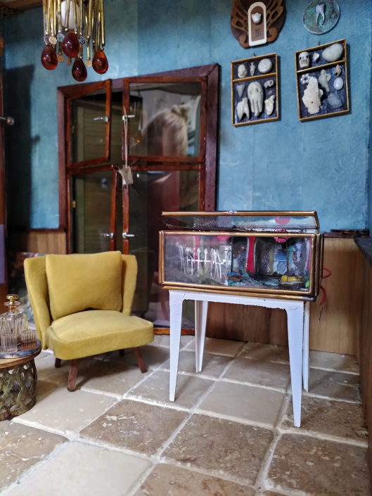 Miniatur im Studio des Bildhauers für Zähne Ausstellung im Studio des Bildhauers für Zähne